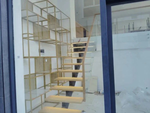 Shqiperi, jepet me qera ambjent biznesi Kati 0, 107m² (Astir, prane Rotondos)