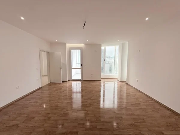 Tirane, shitet ambjent biznesi Kati 7, 180 m² 410.000 € 