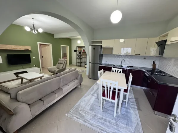 Tirane, jepet me qera kat vile 2+1+oborr, Kati 0, 100 m² 550 € (Sauk)