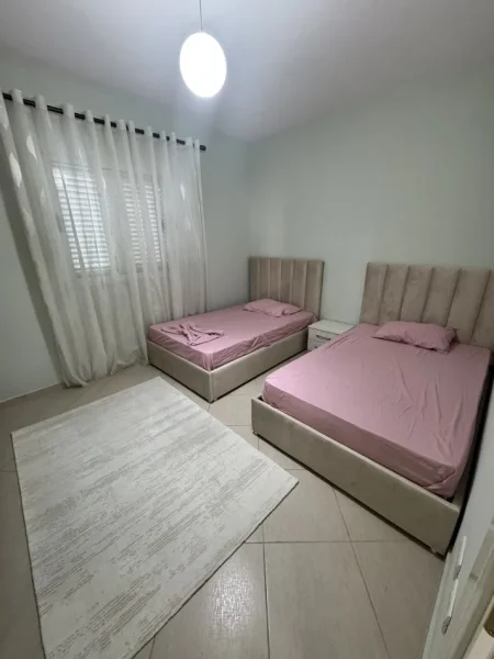 Tirane, jepet me qera kat vile 2+1+oborr, Kati 0, 100 m² 550 € (Sauk)