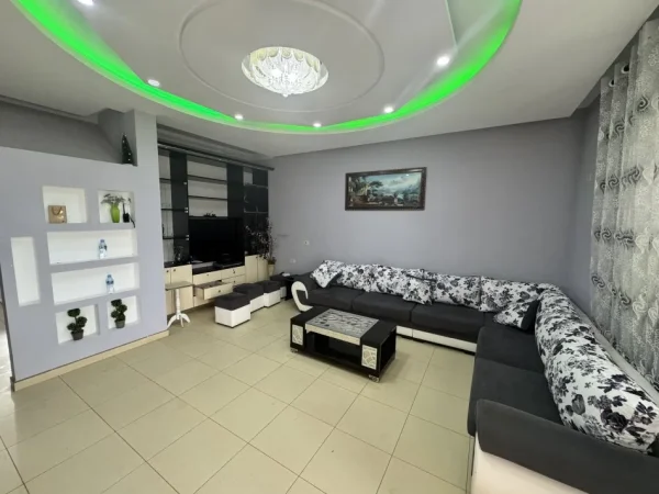 Tirane, jepet me qera Vile 2 Katshe Kati 2, 250 m² 1.700 € (Mjull Bathore prane Akacia Hill)
