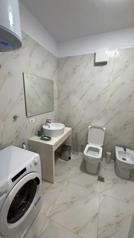 Tirane, jepet me qera apartament+verande | Penthouse 1+1 Kati 7, 84 m² 390 € (Fresk, te hotel Gaxherri)