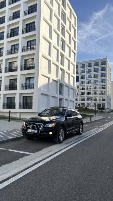 Tirane, shes makine OKAZIONN Audi Q5 S-Line Benzin+Gaz, e zeze automatik Klima 290 km 8800 €
