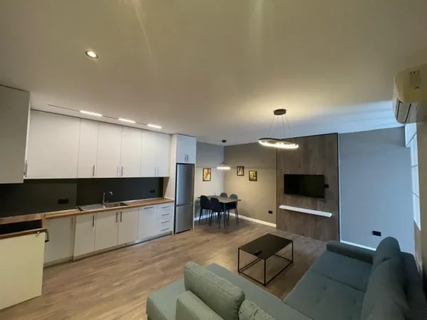Tirane, jepet me qera apartament 1+1 , 70 m² 600 € (Ish Parku)