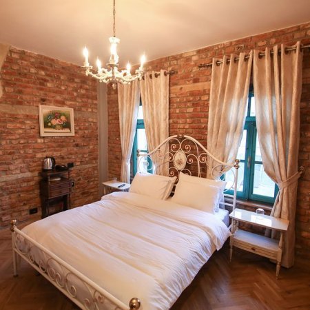 OFROJME AKOMODIM NE NJE NGA HOTELET ME MIKPRITESE DHE TE REHATSHEM NE KORCE, VILA SONNET