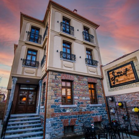 OFROJME AKOMODIM NE NJE NGA HOTELET ME MIKPRITESE DHE TE REHATSHEM NE KORCE, VILA SONNET