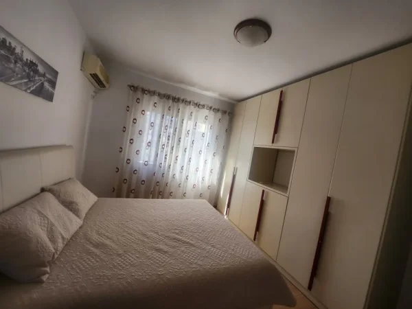 Jepet apartament me qira 2+1+1 Stadiumi Dinamo 600€