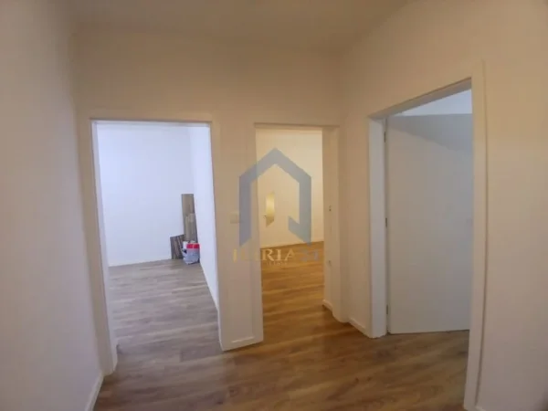 Tirane, shes apartament 2+1 Kati 1, 70 m² 128.000 € (Ish Tregu Elektrik)