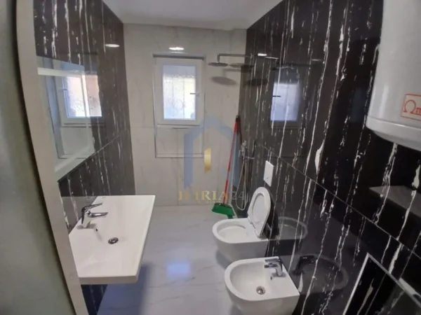 Tirane, shes apartament 2+1 Kati 1, 70 m² 128.000 € (Ish Tregu Elektrik)