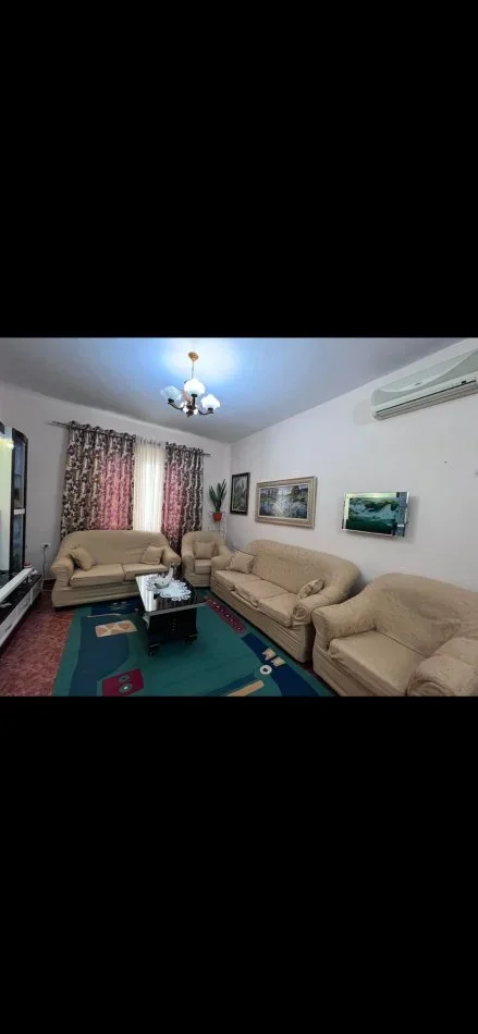 Tirane, jepet me qera apartament 2+1 , 120 m² 450 € (Laprake)
