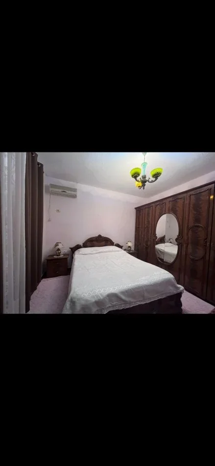 Tirane, jepet me qera apartament 2+1 , 120 m² 450 € (Laprake)