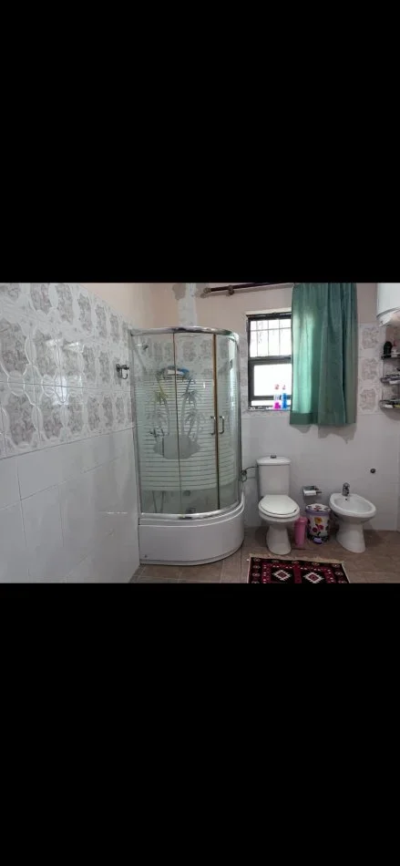 Tirane, jepet me qera apartament 2+1 , 120 m² 450 € (Laprake)