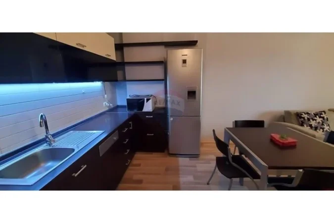 Tirane, jepet me qera 1+1+Ballkon Kati 8, 72 m² 650 € (Rruga Qemal Stafa, Pazari i Ri)