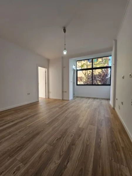 Tirane, shitet apartament 1+1 Kati 2, 46 m² 108.000 € (Rruga e Kavajes)