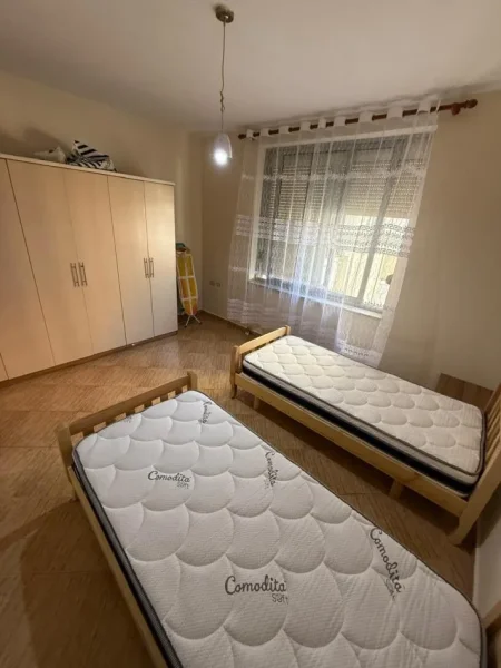 Tirane, jepet me qera apartament 2+1 , 100 m² 600 € (Rruga e Kosovarve)