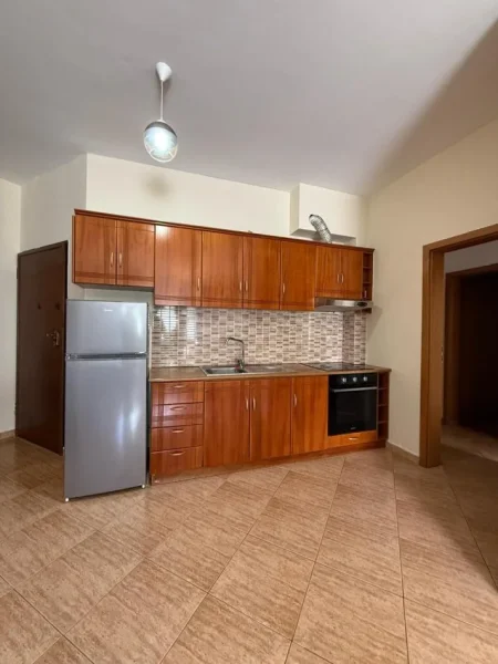 Tirane, jepet me qera apartament 2+1+Ballkon Kati 5, 100 m² 599 € (Rr. e Kosovareve)