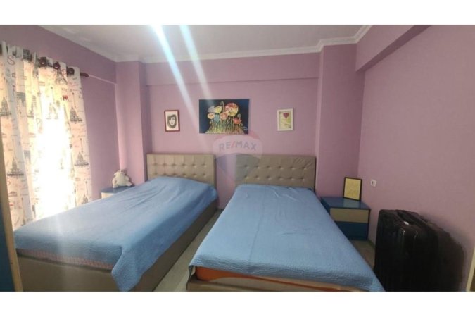 Tirane, jepet me qera apartament 2+1+Ballkon Kati 7, 111 m² 600 € 