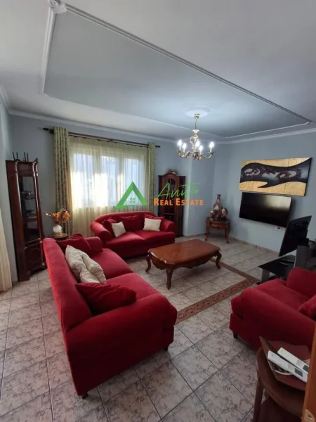 Tirane, jepet me qera apartament 3+1+Ballkon Kati 2, 114 m² (Rruga Mihal Grameno, 900 Euro)