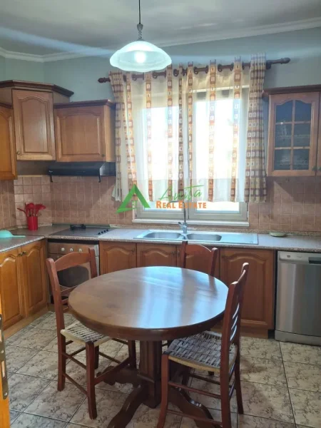 Tirane, jepet me qera apartament 3+1+Ballkon Kati 2, 114 m² (Rruga Mihal Grameno, 900 Euro)