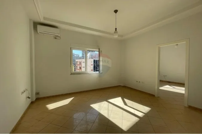 Tirane, shitet apartament 1+1 Kati 2, 67 m² 165.000 € 