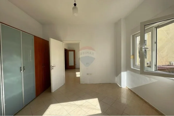 Tirane, shitet apartament 1+1 Kati 2, 67 m² 165.000 € 