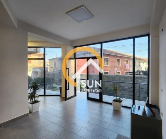 Shkoder, shitet ambjent biznesi Kati 0, 180 m² (PARRUCE)
