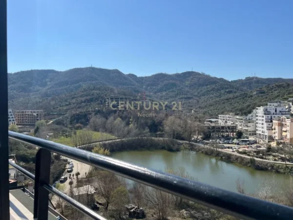 Tirane, jepet me qera apartament+verande | Penthouse 2+1+Aneks+Ballkon Kati 5, 148 m² 1.800 € (Neom109848)