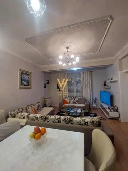 Tirane, jepet me qera shtepi 1 Katshe Kati 1, 100 m² 800 € (SELITE)