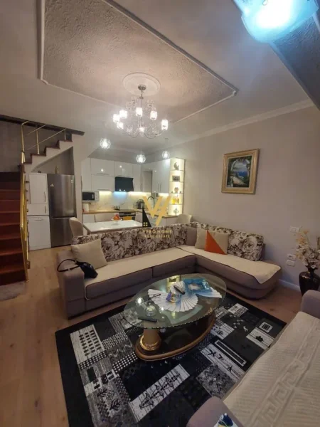 Tirane, jepet me qera shtepi 1 Katshe Kati 1, 100 m² 800 € (SELITE)