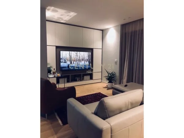 Tirane, jepet me qera apartament 1+1+Aneks+Ballkon Kati 9, 100 m² 1.000 € (Neom109917)