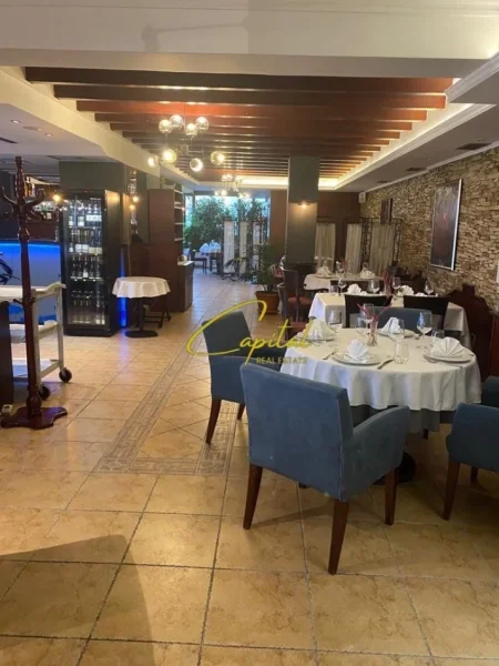 Tirane, jepet me qera bar-resorant Kati 0, 500 m² 5.000 € (BRRYLI)