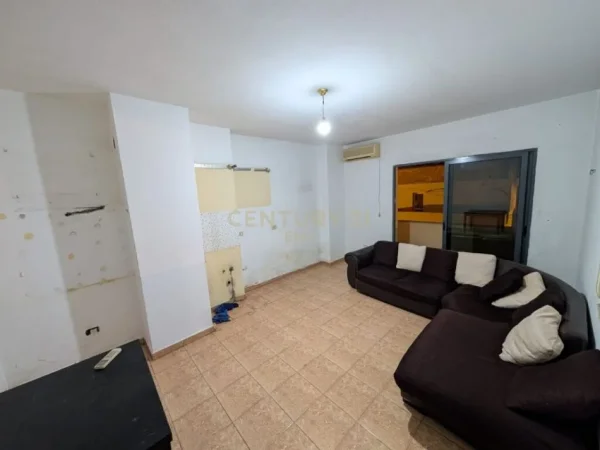 Tirane, shitet apartament 1+1 Kati 3, 90 m² 141.000 € (Rruga e Dibres)