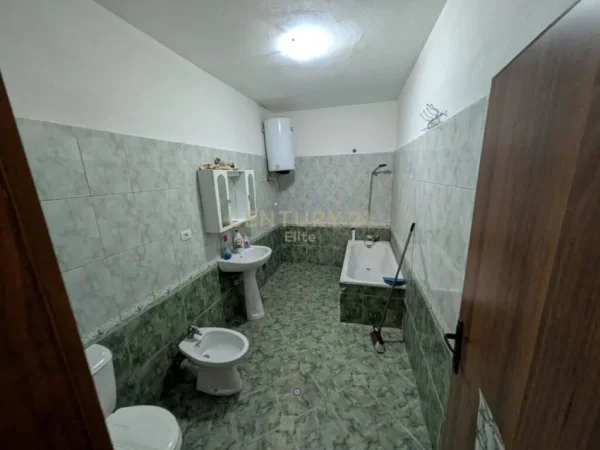 Tirane, shitet apartament 1+1 Kati 3, 90 m² 141.000 € (Rruga e Dibres)