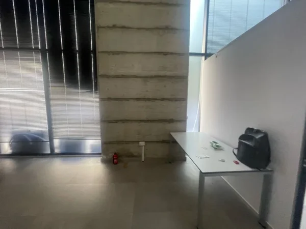 Ambjent biznesi  me qira  230 m² PAZARI I RI    2.700 €