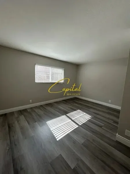 Tirane, jepet me qera dyqan Kati 1, 120 m² 1.300 € (ZOGU I ZI)