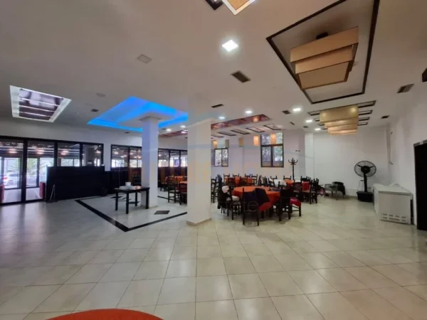 Tirane, jap me qera ambjent biznesi Kati 0, 300 m² 3.500 € (Xhamlliku), OPP49750
