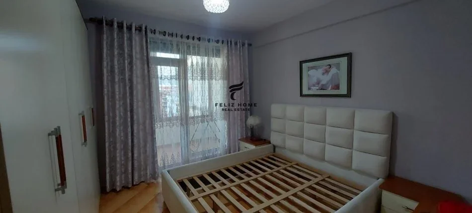 Tirane, jepet me qera apartament 1+1+Ballkon Kati 4, 70 m² 550 € (RRUGA E KAVAJES)