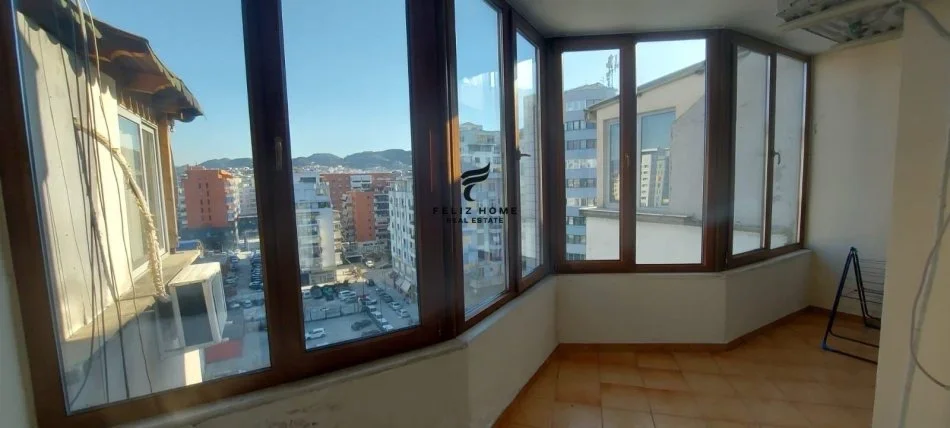 Tirane, jepet me qera apartament 1+1+Ballkon Kati 4, 70 m² 550 € (RRUGA E KAVAJES)