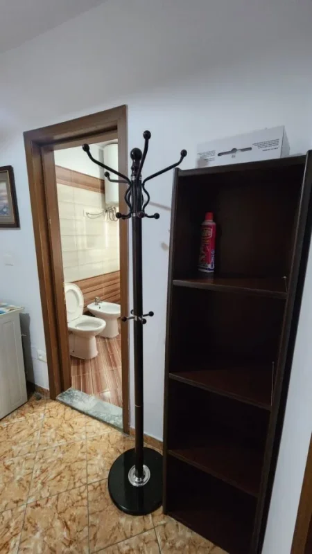 Tirane, jepet me qera apartament 2+1+Ballkon Kati 4, 100 m² 500 € (Pallati me shigjeta)