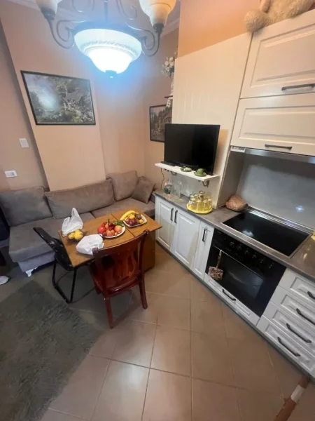 Tirane, jepet me qera apartament 1+1 Kati 6, 55 m² 300 € (Mikel Maruli)