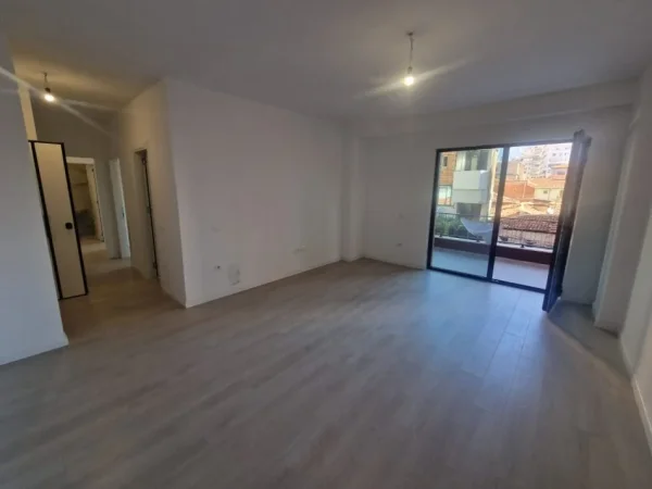 Tirane, shitet ambjent biznesi Kati 2, 91 m² (prane RTSH)