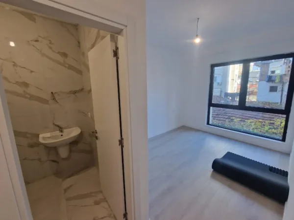 Tirane, shitet ambjent biznesi Kati 2, 91 m² (prane RTSH)