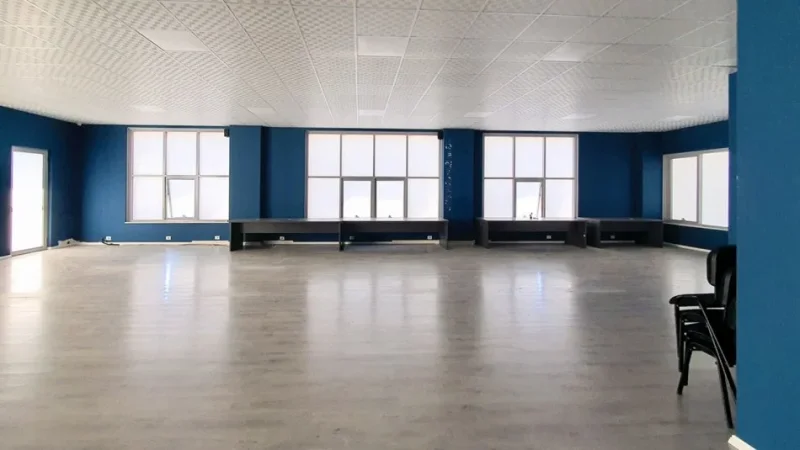 Tirane, jepet me qera ambjent biznesi Kati 1, 250 m² 2.500 € (Bardhyl buze rruge ne Unaze)