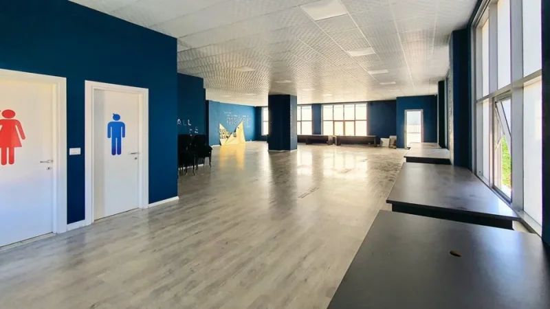Tirane, jepet me qera ambjent biznesi Kati 1, 250 m² 2.500 € (Bardhyl buze rruge ne Unaze)