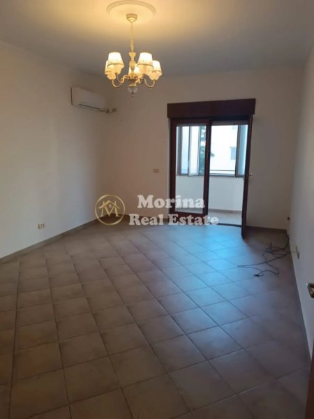 Tirane, jepet me qera apartament 2+1 Kati 2, 125 m² 700 € (Qender)
