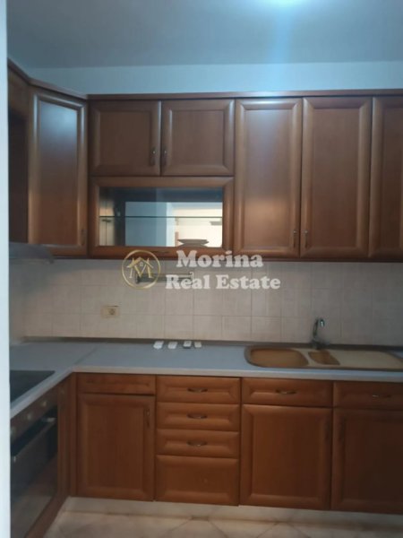 Tirane, jepet me qera apartament 2+1 Kati 2, 125 m² 700 € (Qender)