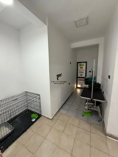 Tirane, jepet me qera dyqan Kati 0, 60 m² 800 € (21 DHJETORI)