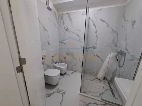 Tirane, jepet me qera ambjent biznesi Kati 2, 125 m² 1.500 € (Komuna e Parisit), OPP50185