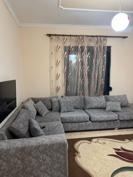 Tirane, jepet me qera apartament 1+1+Ballkon Kati 1, 60 m² 300 € (Rruga Gjon Mili ,prane nenstacionit elektrik .prane rruges siri kodra)