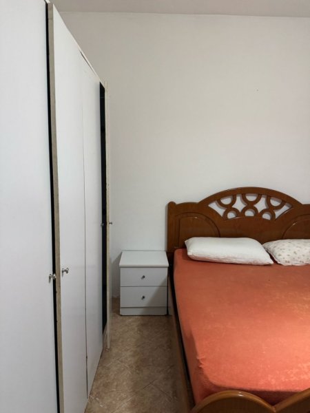 Tirane, jepet me qera apartament 1+1+Ballkon Kati 1, 60 m² 300 € (Rruga Gjon Mili ,prane nenstacionit elektrik .prane rruges siri kodra)